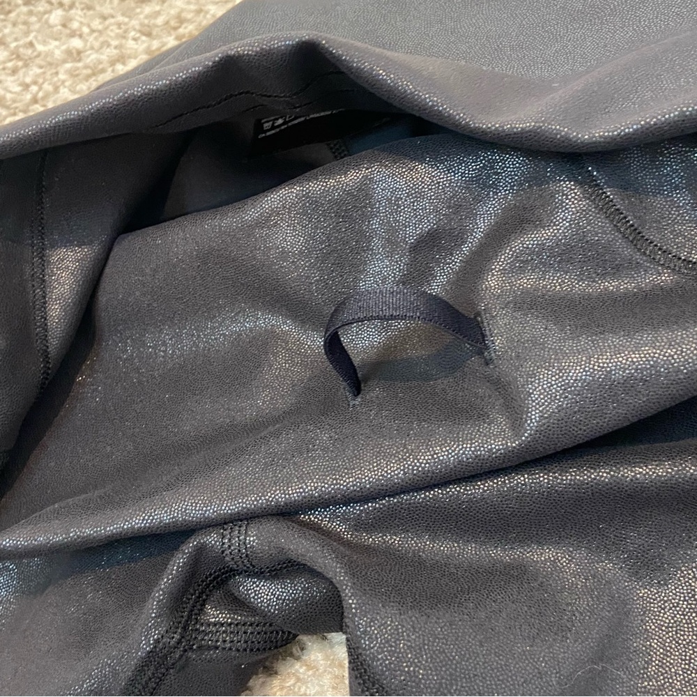 Matallic look lulus - Picture 7 of 7